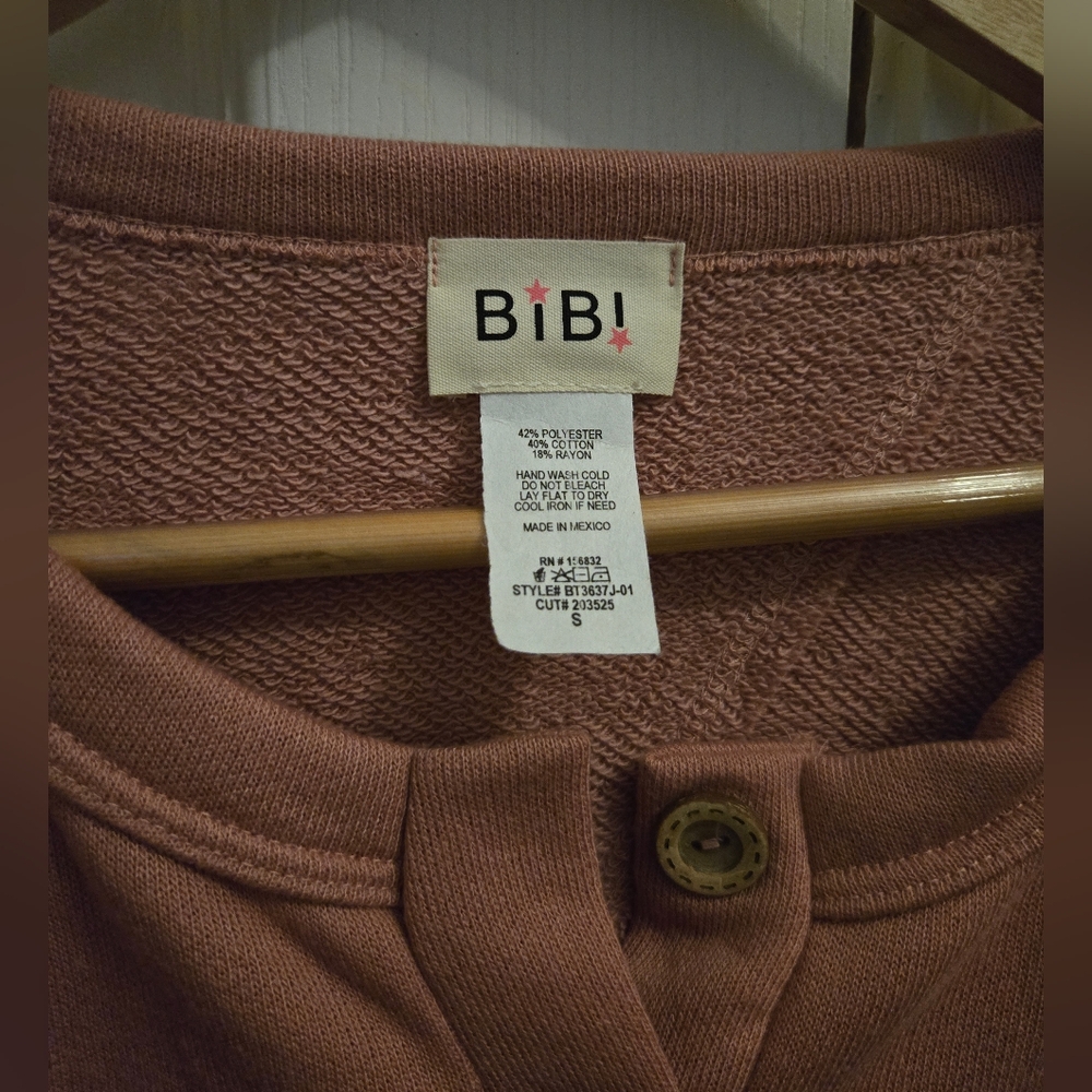 Button pull over - Picture 4 of 4